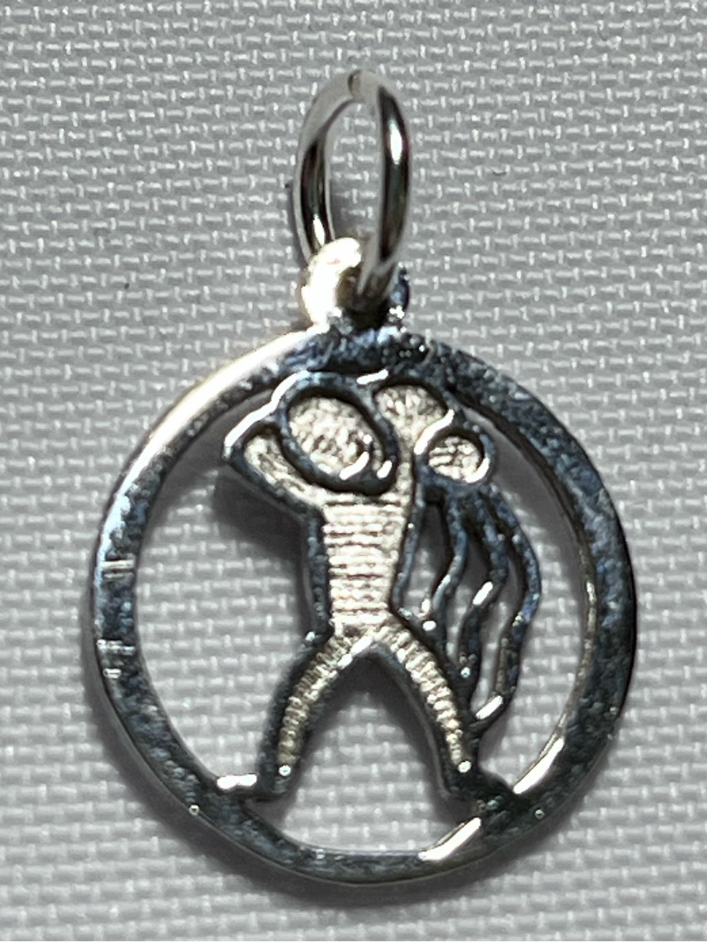 Silver water bearer pendant
Aquarius zodiac symbol